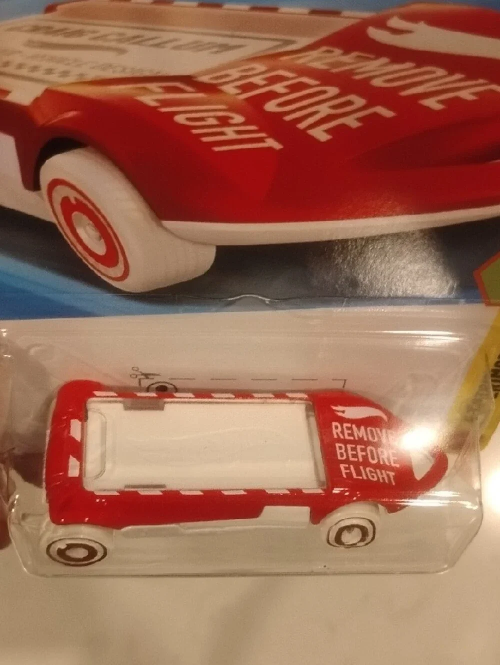 Mattel Hot Wheels Twin Tags Red & White Die-Cast Car And Luggage Tag!